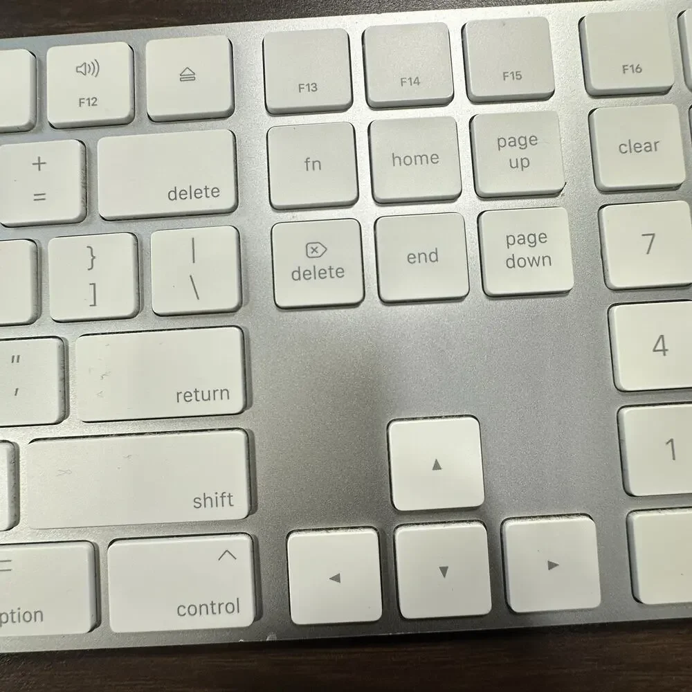 Apple Magic Keyboard Model A1483 with Numeric Keypad Bluetooth Lightning White